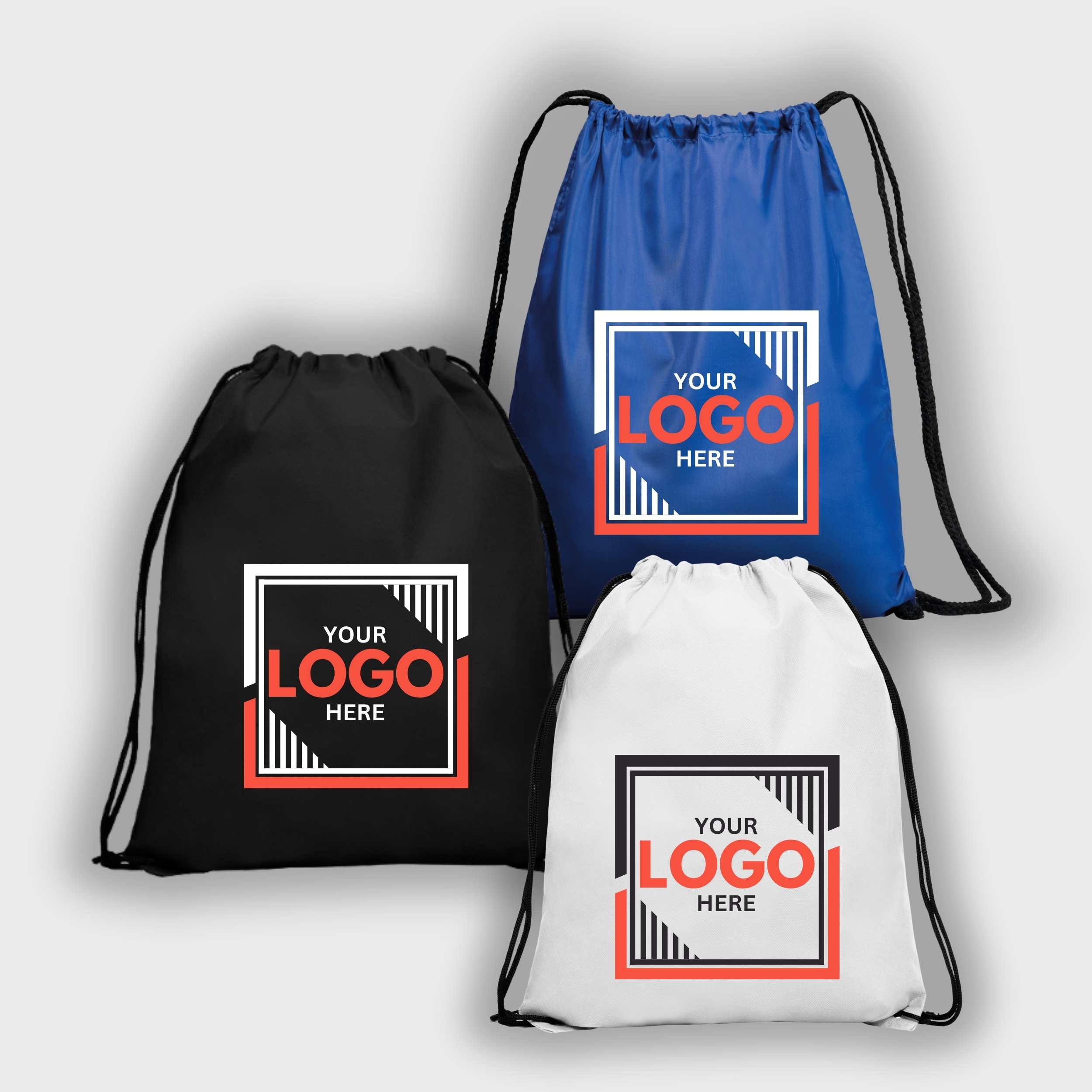 biała koszulka z logo na piersi